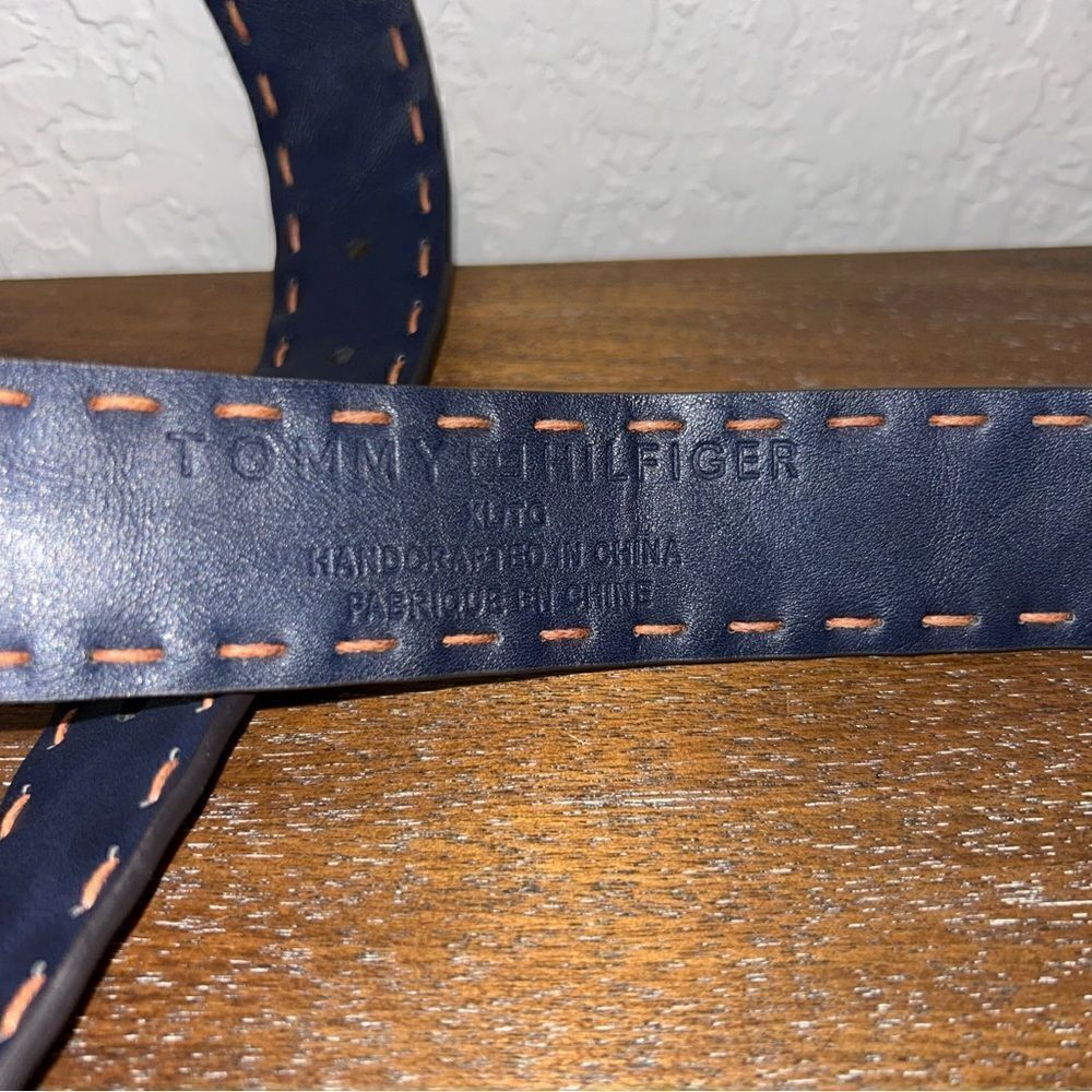 Tommy Hilfiger Reversible Buckle Statement Belt - Picture 5 of 5